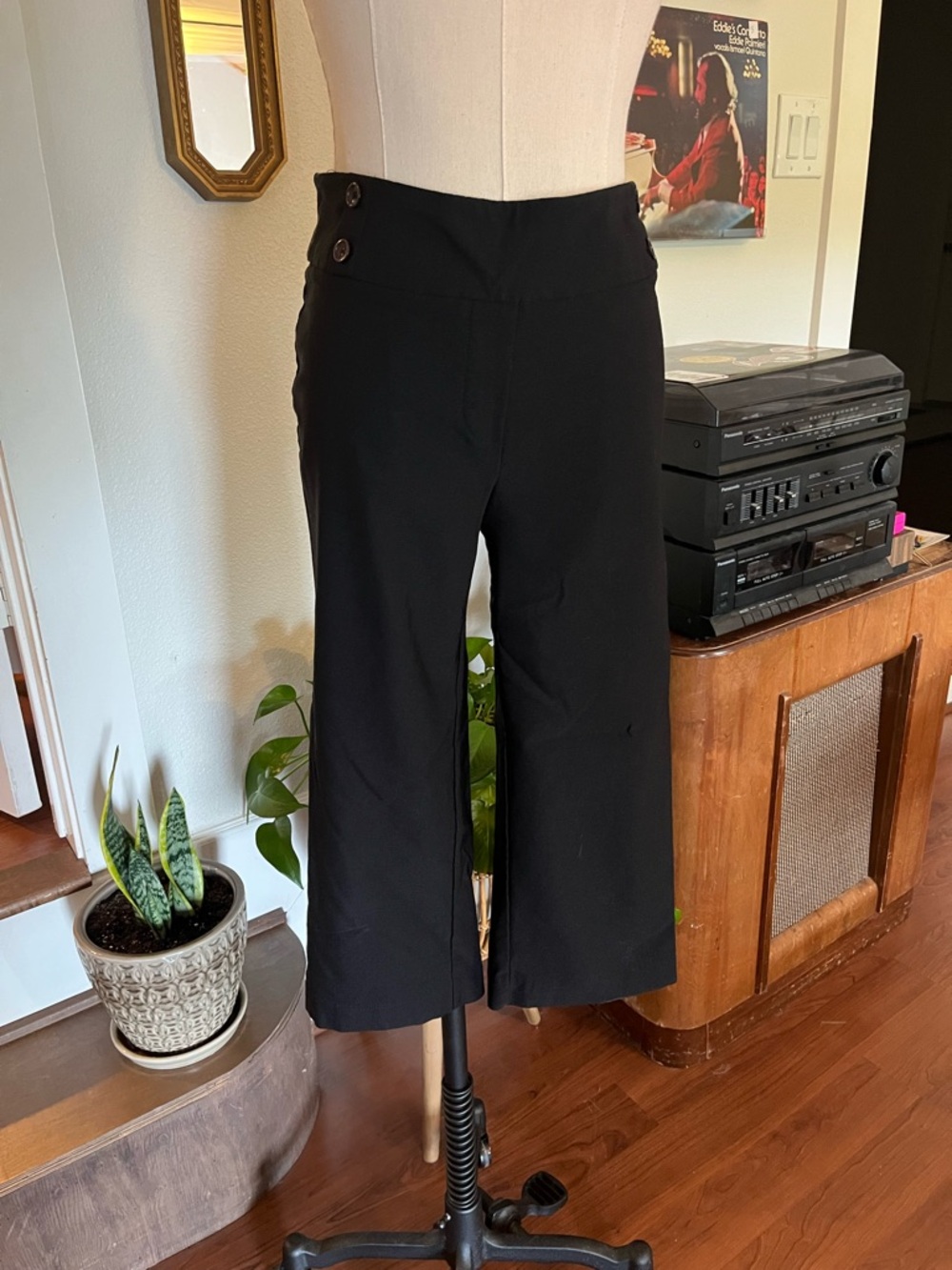 Women’s Black Capris